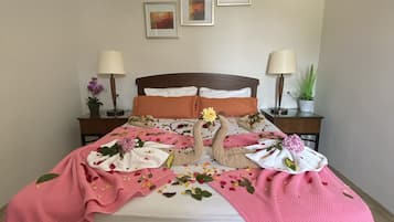 1 bedroom, desk, free WiFi, bed sheets