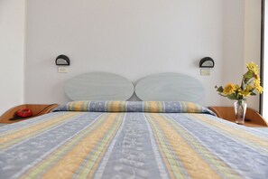 Habitación con 1 cama matrimonial o 2 individuales | Escritorio, cunas, wifi gratis y acceso para silla de ruedas 