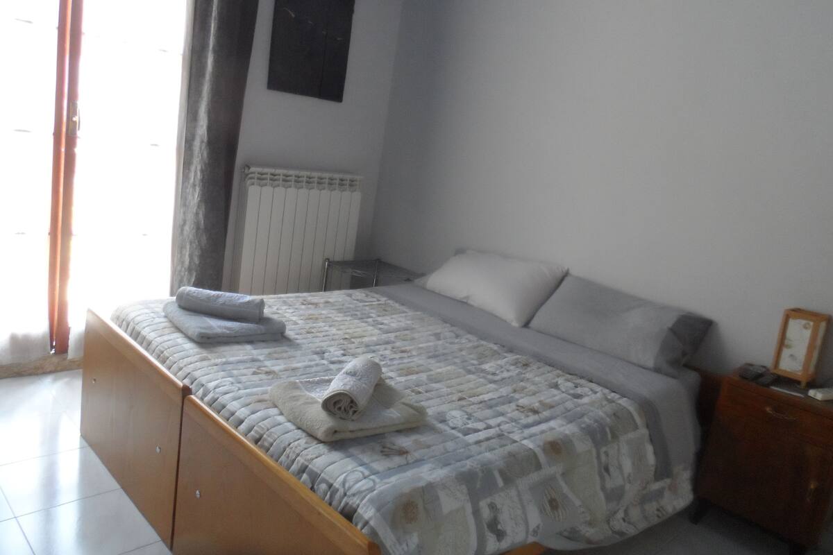 Comfort Room, 2 Bedrooms | Laptop workspace, WiFi (free), bed sheets
