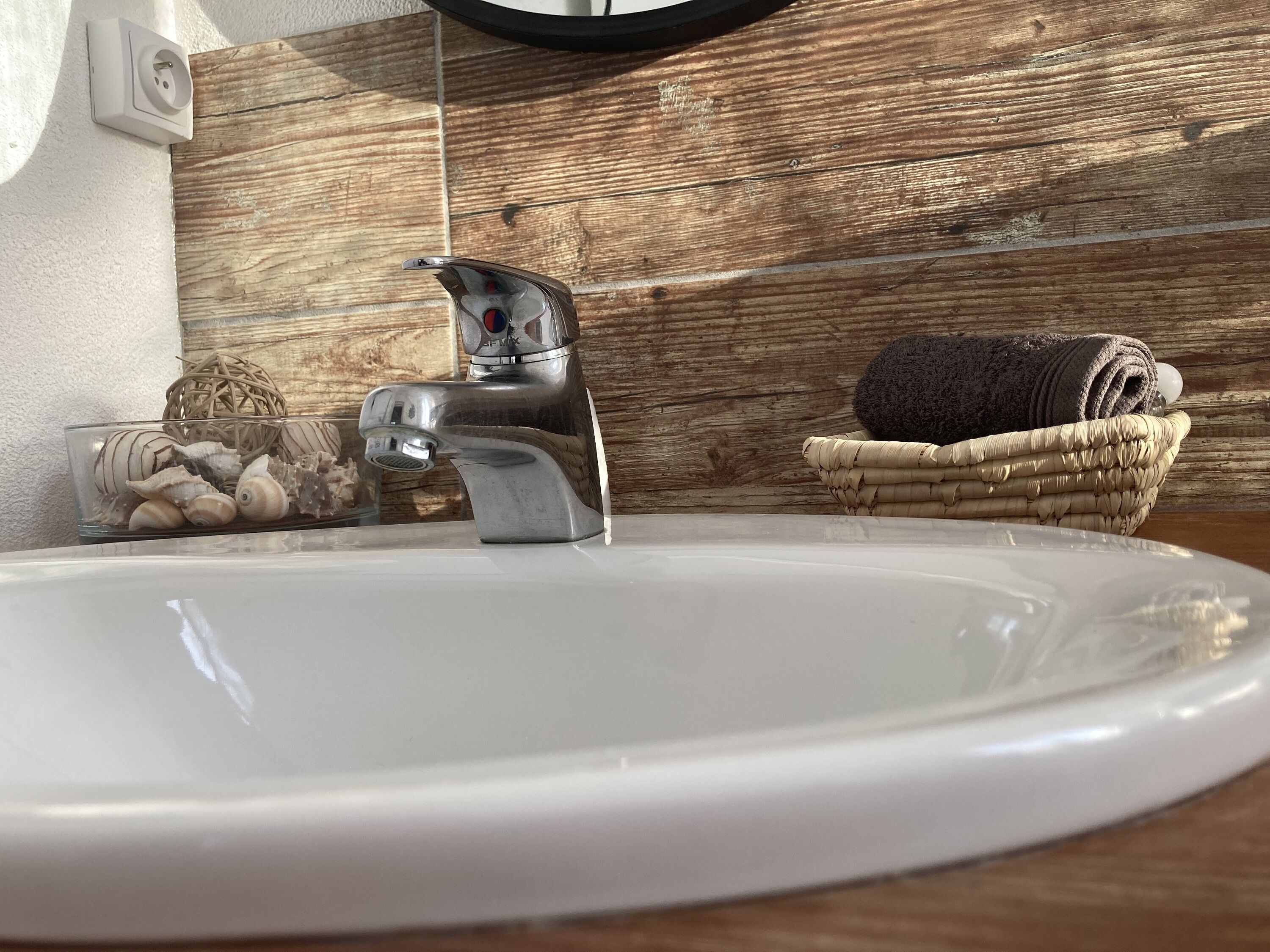 superior double room, bathtub | bathroom | free toiletries, hair dryer, towels, soap