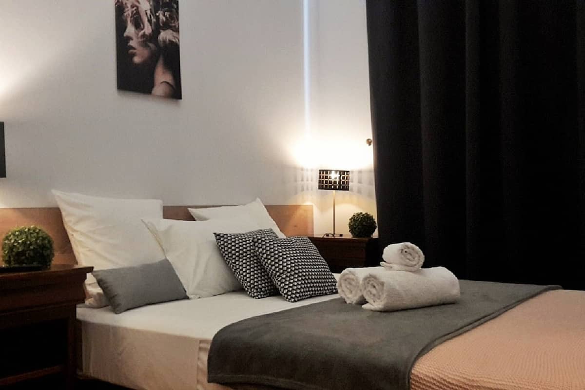 superior double room, bathtub (sans souci) | premium bedding, pillow-top beds, in-room safe, individually decorated