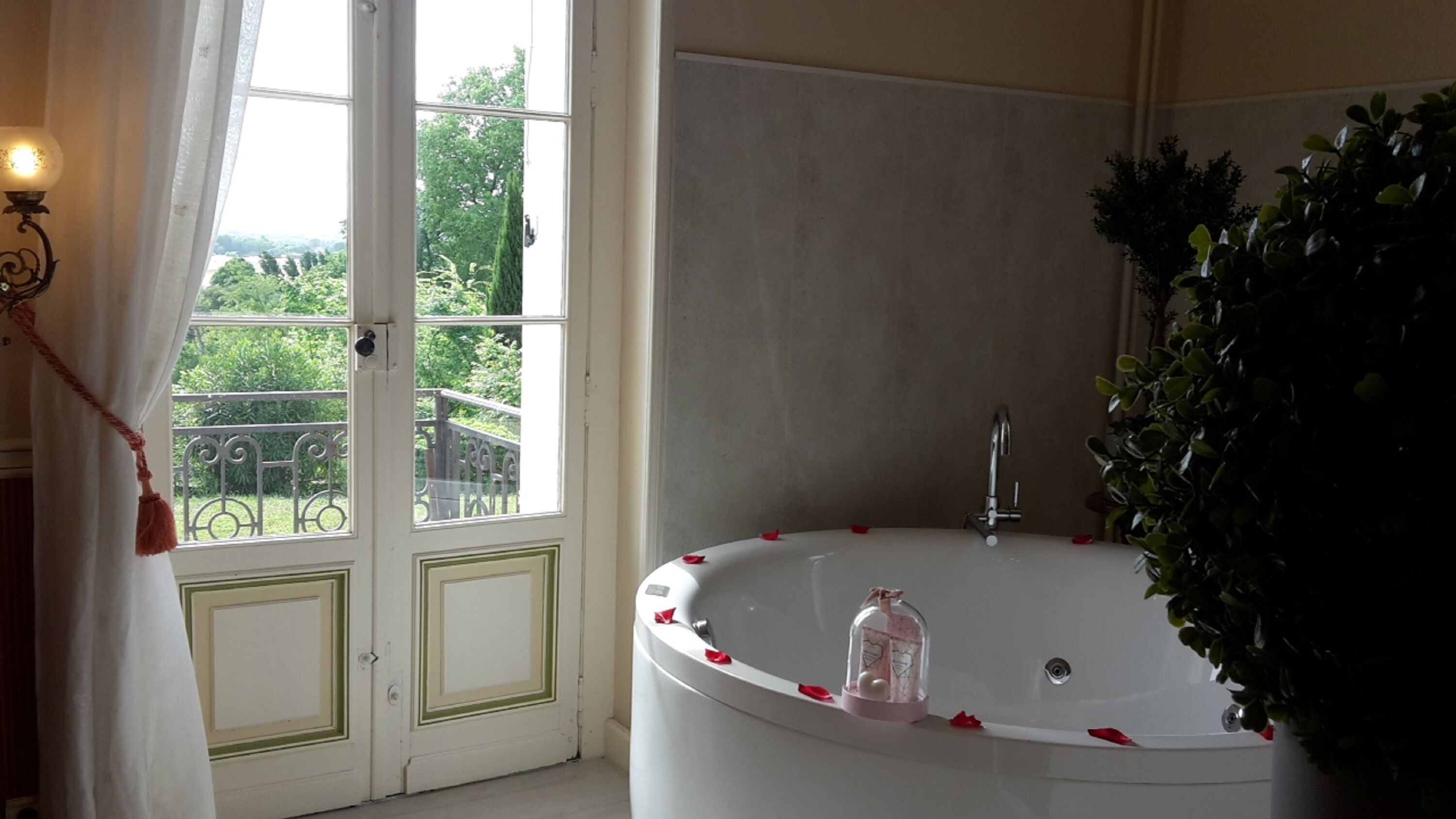 signature double room, hot tub | view from room