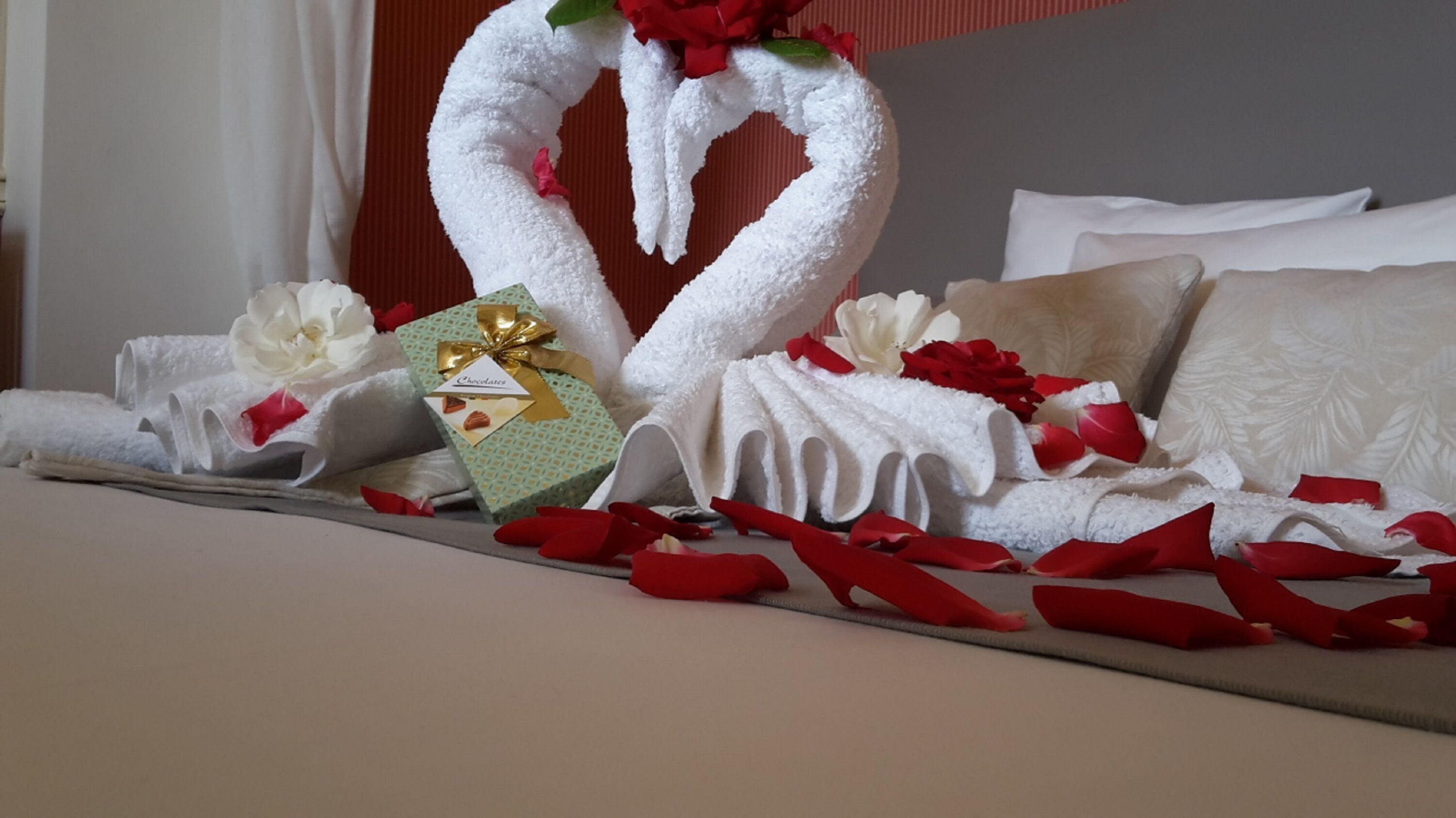 superior double room, bathtub (sans souci) | premium bedding, pillow-top beds, in-room safe, individually decorated