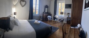 Superior Double Room, Pool View | Premium bedding, pillowtop beds, in-room safe, individually decorated -  Château Marith  (Clairac)
