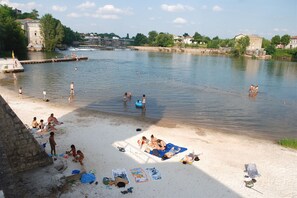 Vlak bij het strand, een strandbar