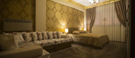 Premium bedding, in-room safe, individually decorated