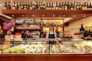 Bar (on property) - New Reiter Hotel (Venice)