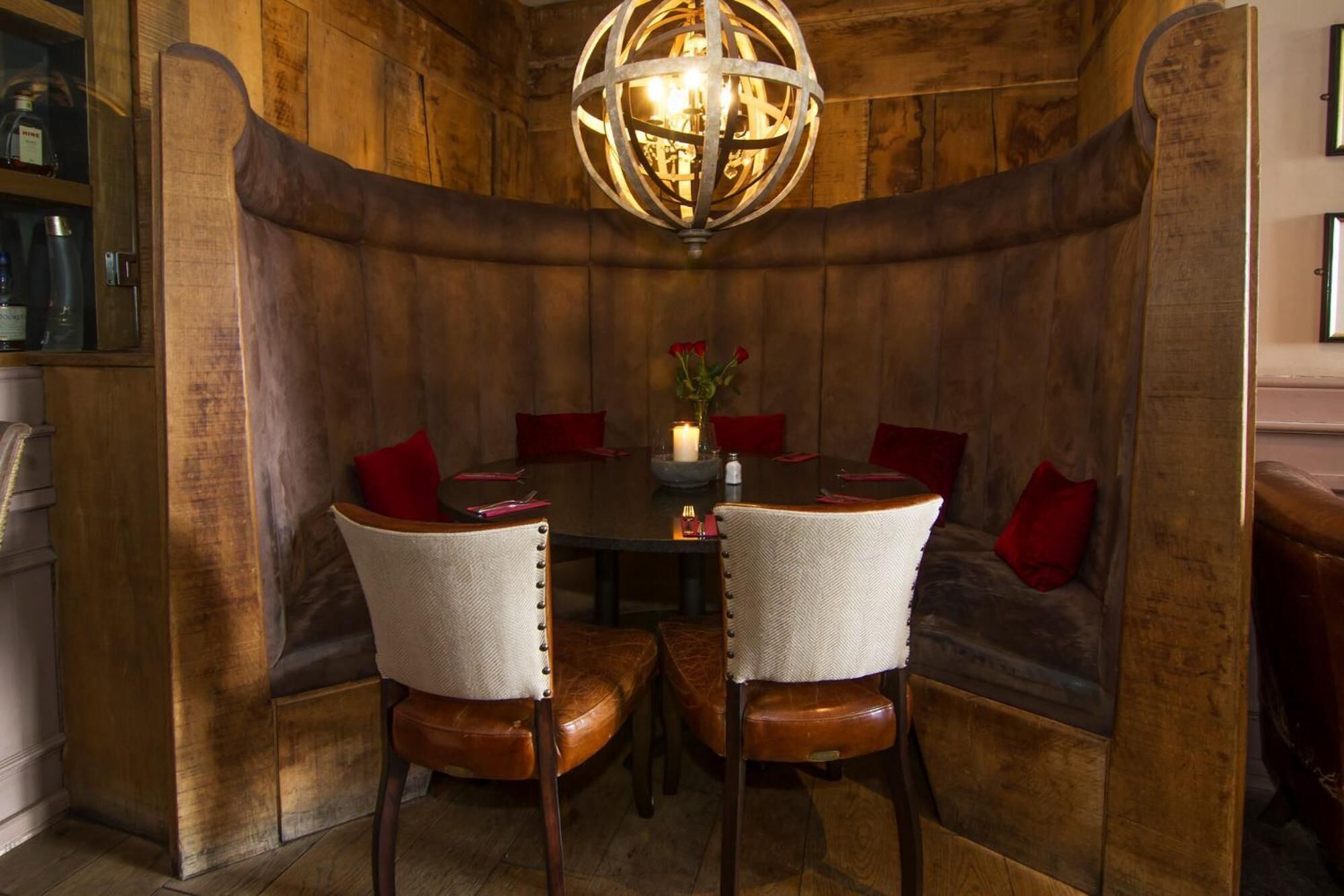 breakfast, lunch, dinner served; british cuisine