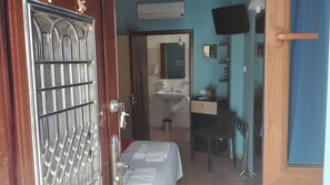 In-room safe, desk, free WiFi, bed sheets - Angolo Felice (Matera)