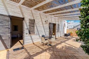 Suite, Terrace, Pool View (Queen) | Premium bedding, in-room safe, iron/ironing board, free WiFi - Masseria Le Dimore  (Gallipoli)