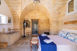 Luxury Double Room | Premium bedding, in-room safe, iron/ironing board, free WiFi - Masseria Le Dimore  (Gallipoli)