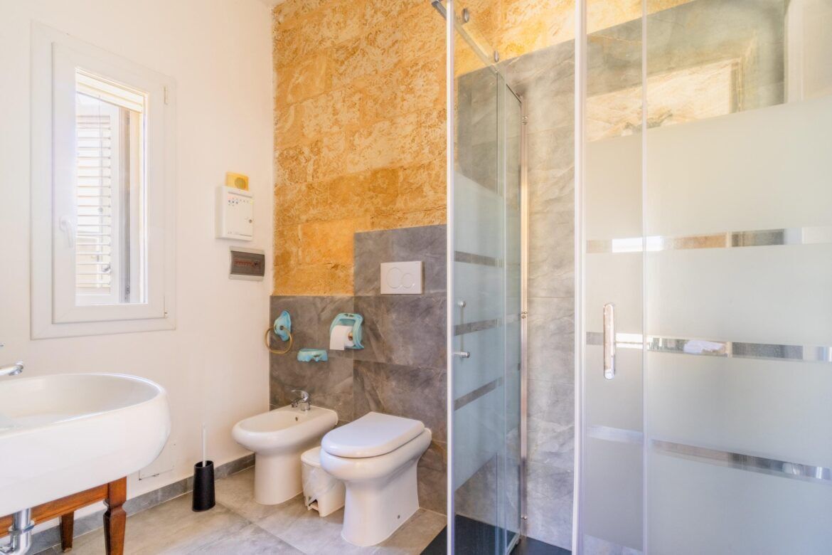 Luxury Double Room | Premium bedding, in-room safe, iron/ironing board, WiFi (free)