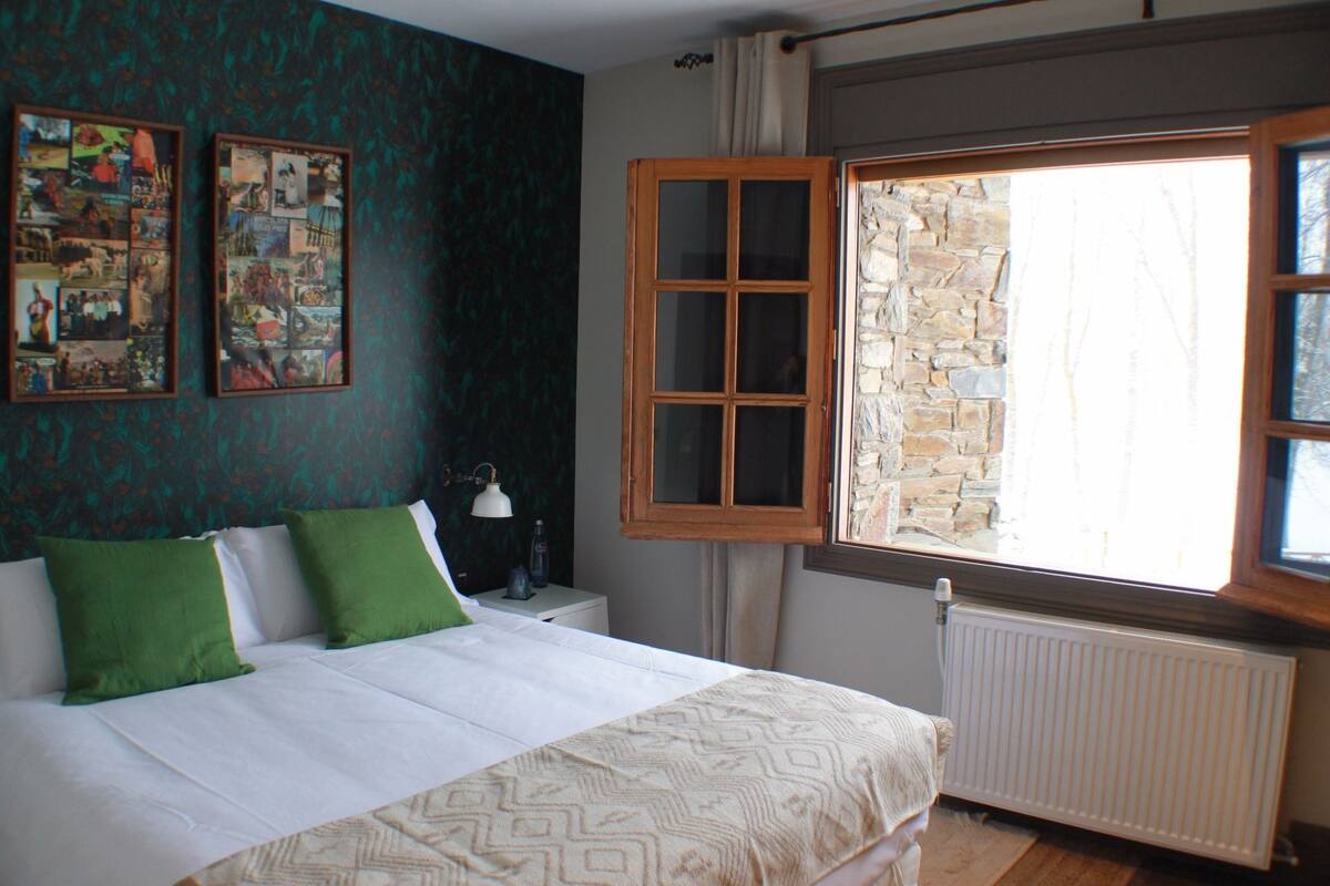 Quarto casal, vista para o jardim | Individualmente decorados, camas extras/dobráveis (sobretaxa)