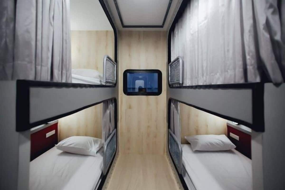 Cortinas blackout, wifi gratis y ropa de cama