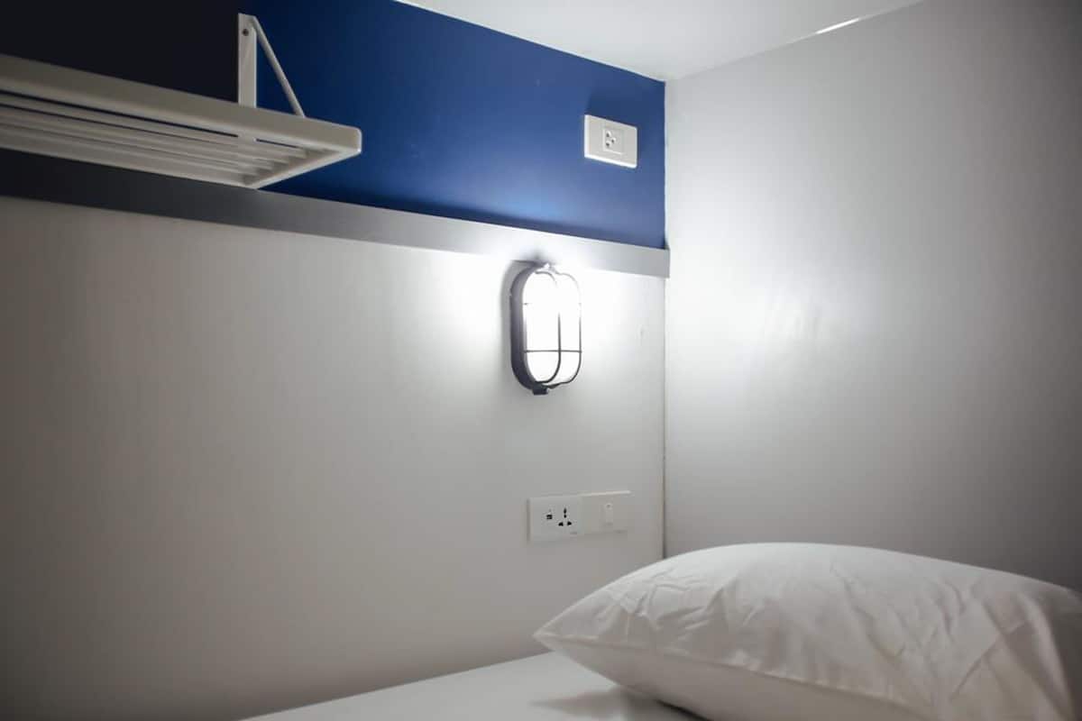 Cortinas blackout, wifi gratis y ropa de cama