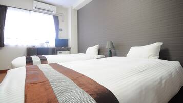Habitación con 2 camas individuales (For 2 Guests) | Escritorio, wifi gratis y ropa de cama
