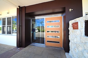 Entrada al alojamiento