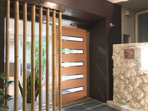 Entrée de l’hébergement