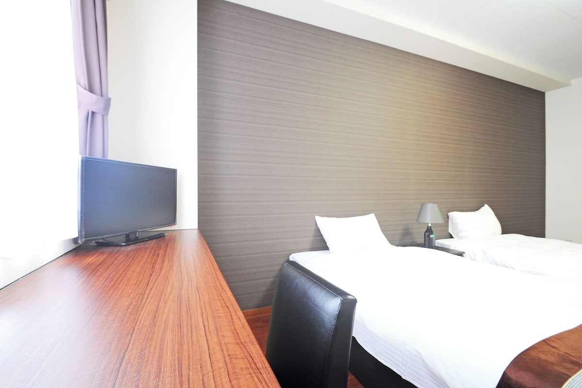 Desk, free WiFi, bed sheets, wheelchair access