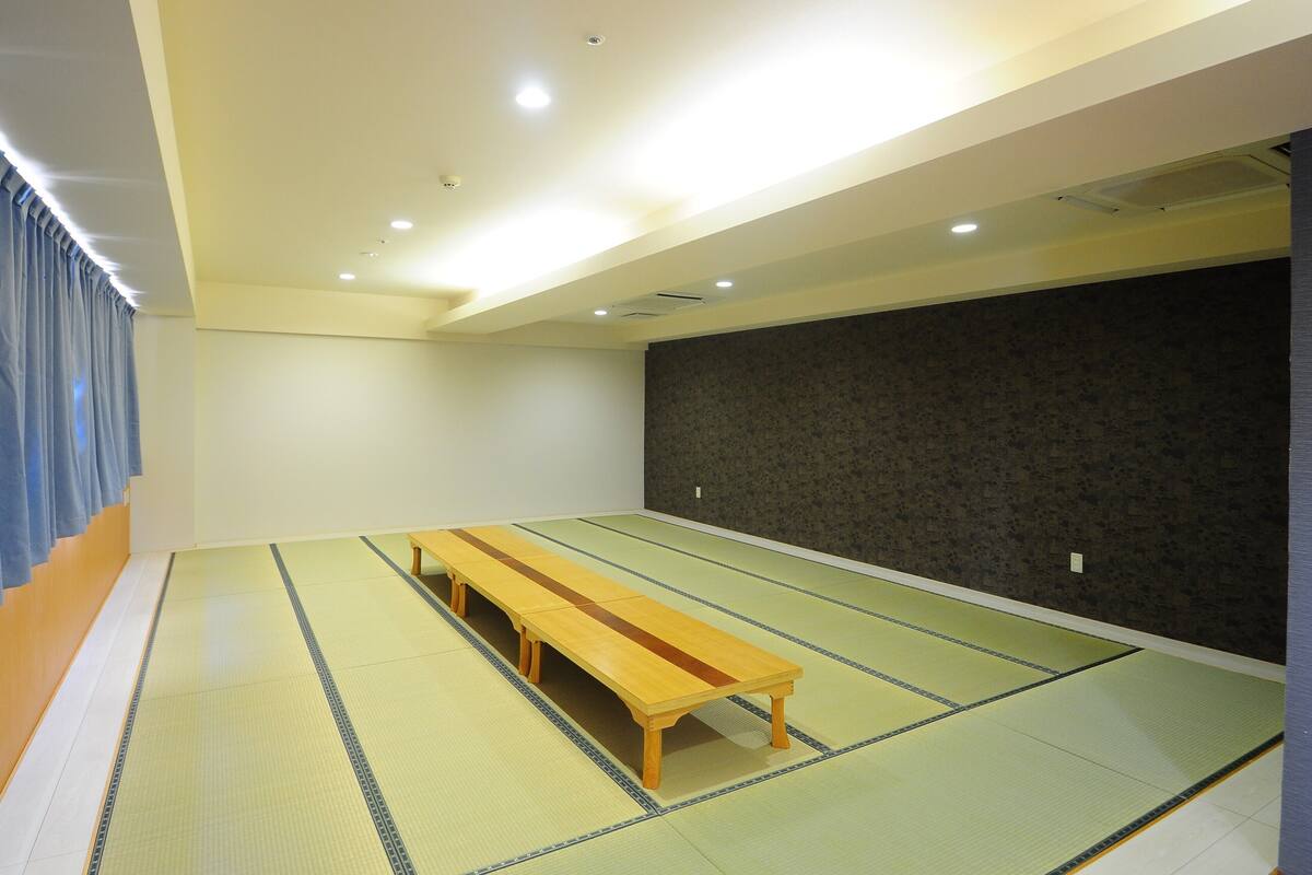 Japanese Style Room (25 Tatami-mats)