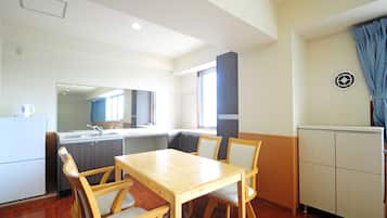 Japanese Style Room (25 Tatami-mats) | In-room dining