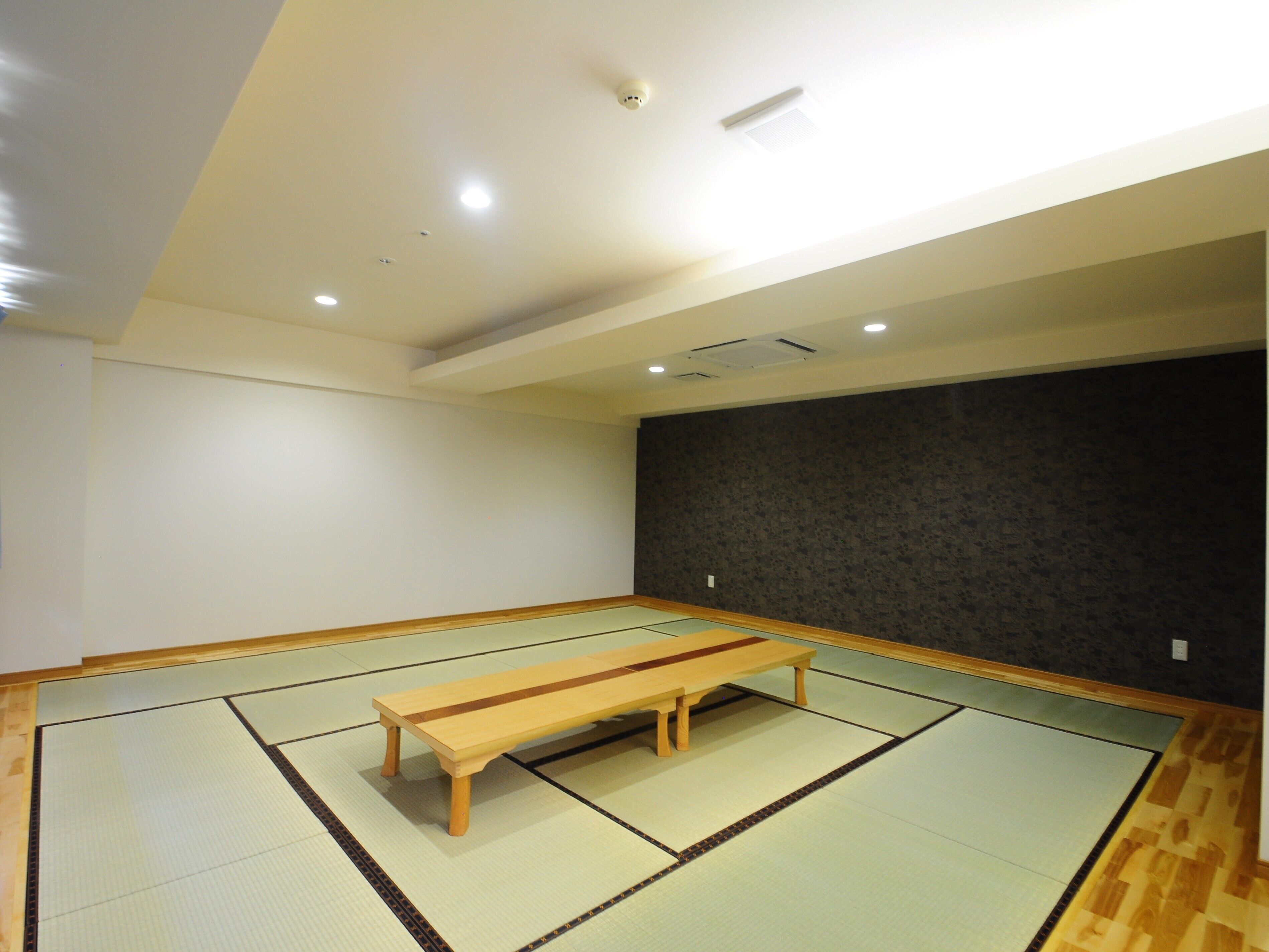 Japanese Style Room (20 Tatami-mats) | Desk, WiFi (free), bed sheets
