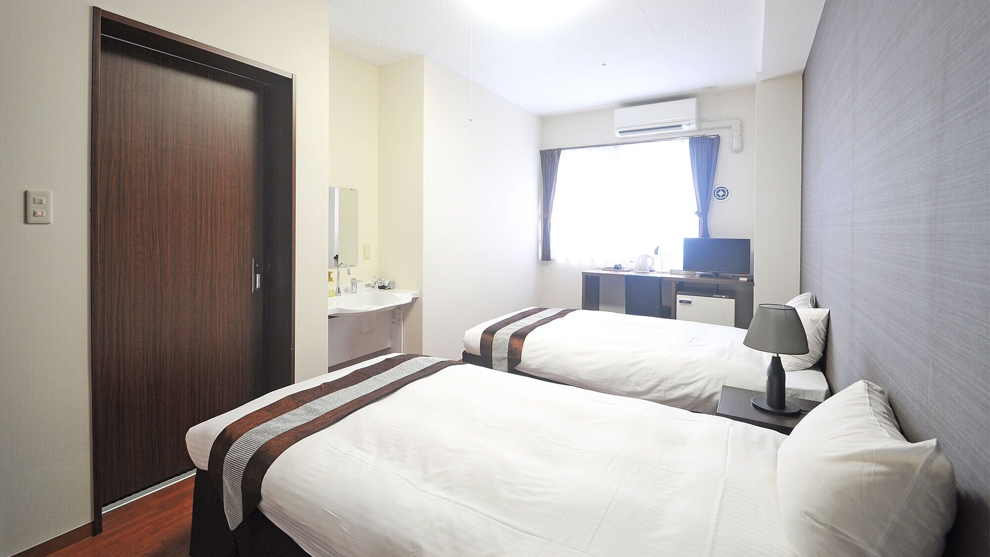 Escrivaninha, Wi-Fi de cortesia, roupa de cama