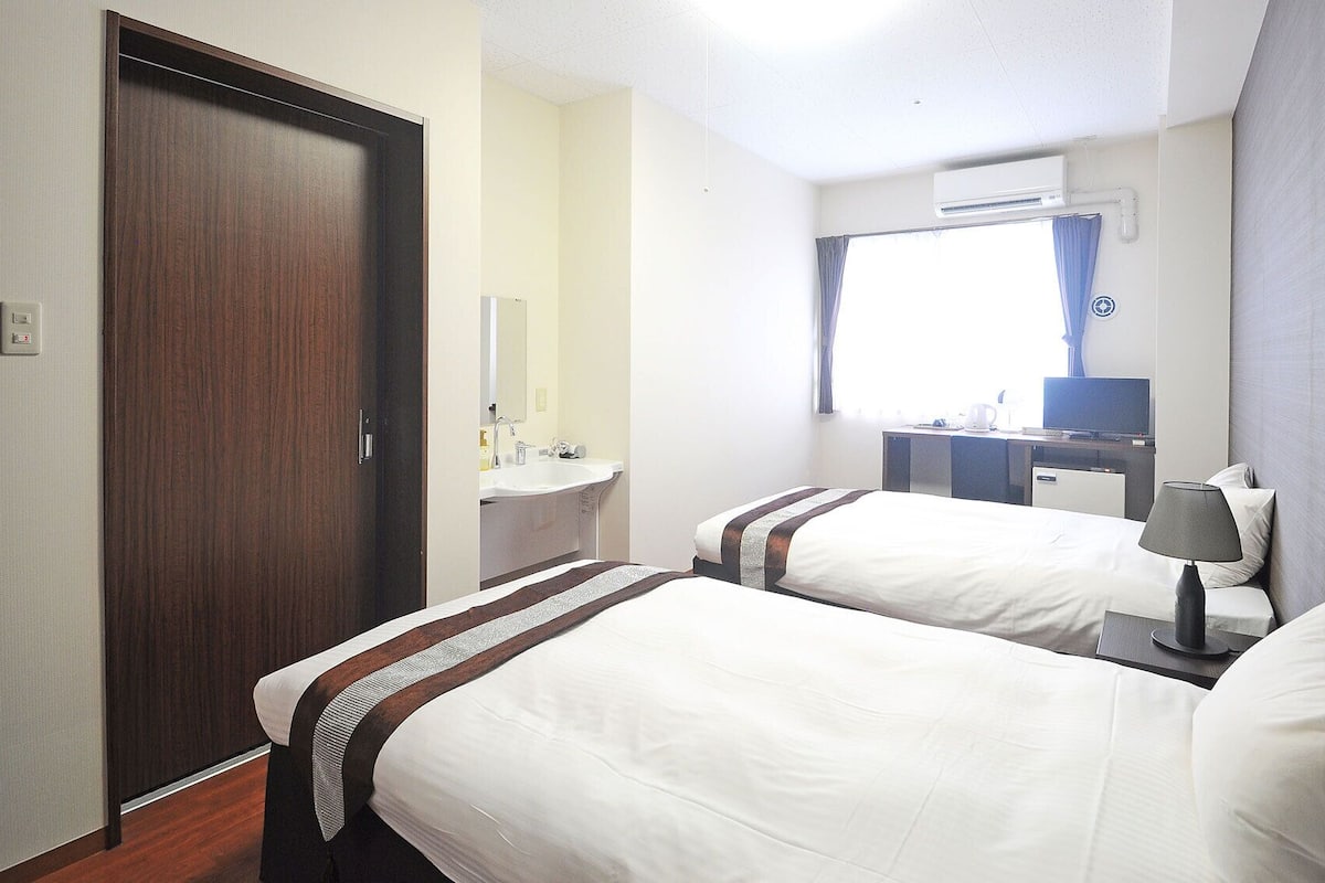 Desk, WiFi (free), bed sheets