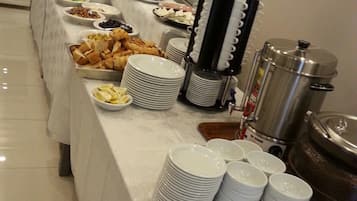 Esmorzar diari d'estil bufet gratuït