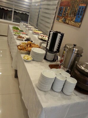 Free daily buffet breakfast  - Grand Dost Hotel (Osmancik)