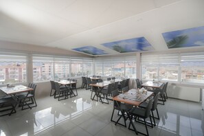 Breakfast, lunch and dinner served