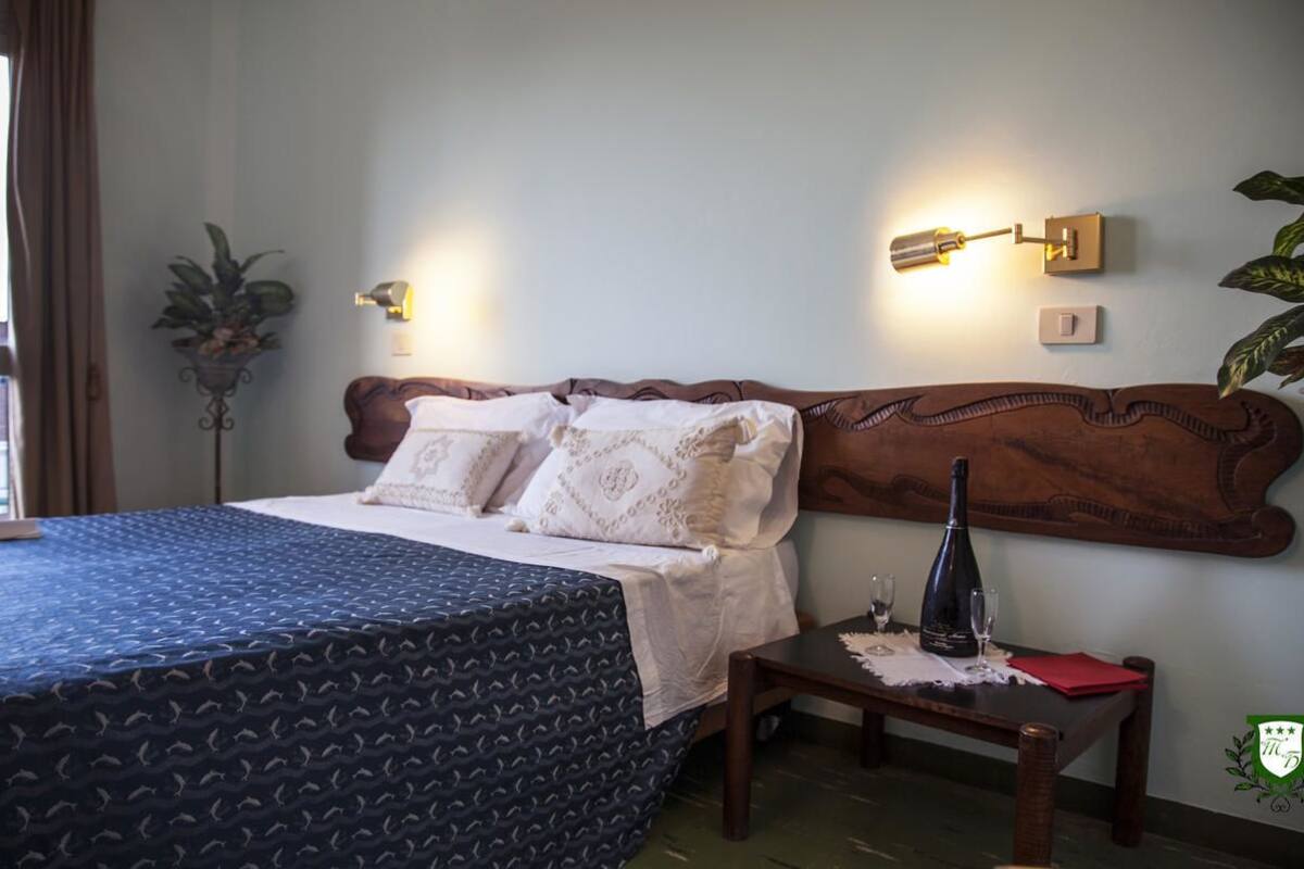 Habitación cuádruple | Escritorio 