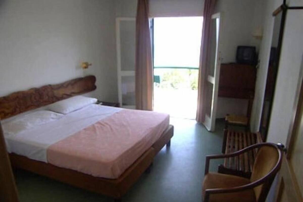 Habitación doble, vista al mar | Escritorio
