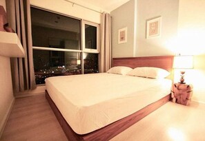 1 Bedroom Condo | 1 bedroom, free WiFi - High Floor 1 BR City View Near BTS (Bangkok)