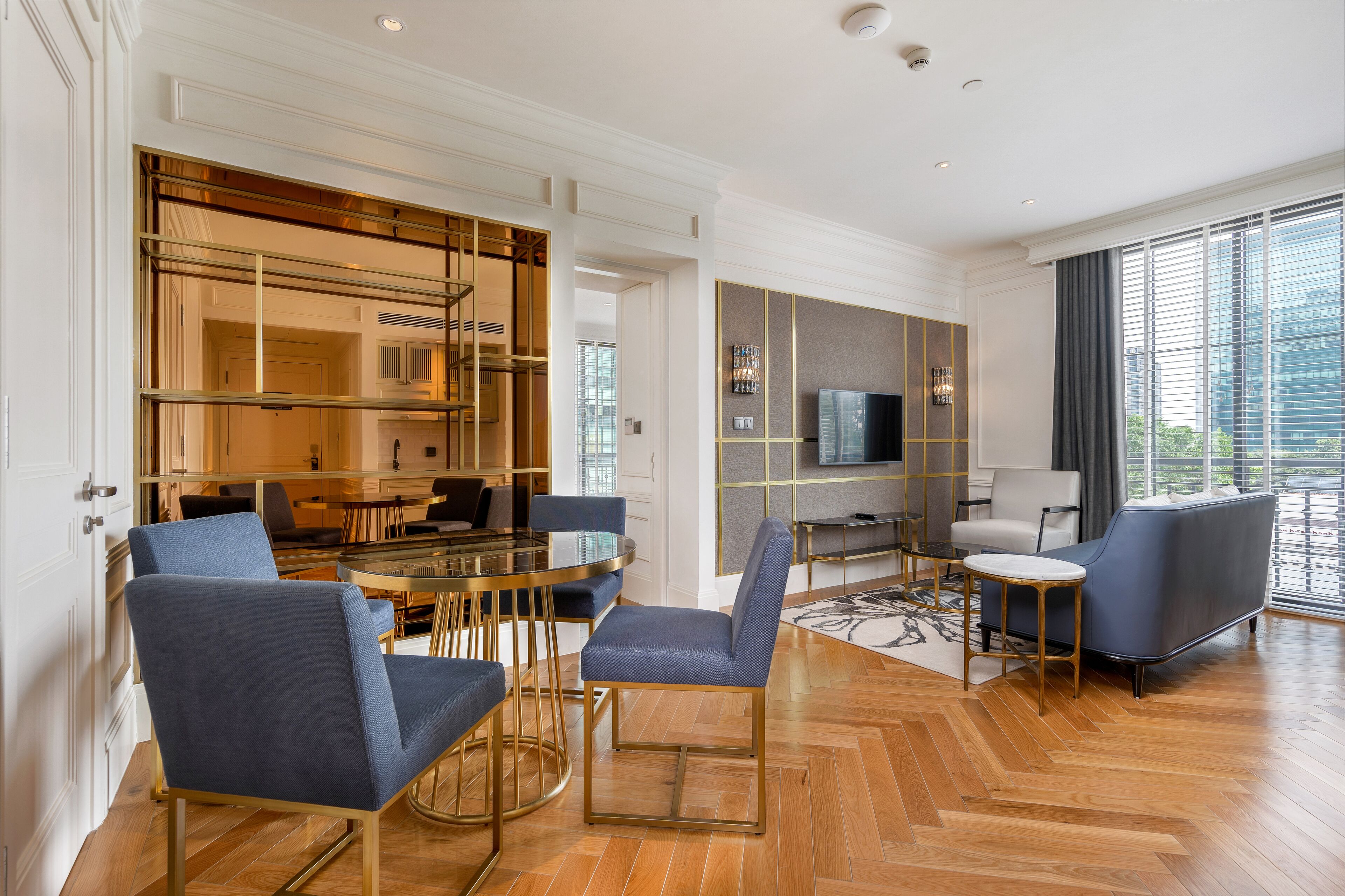 suite | 1 bedroom, premium bedding, free minibar, in-room safe