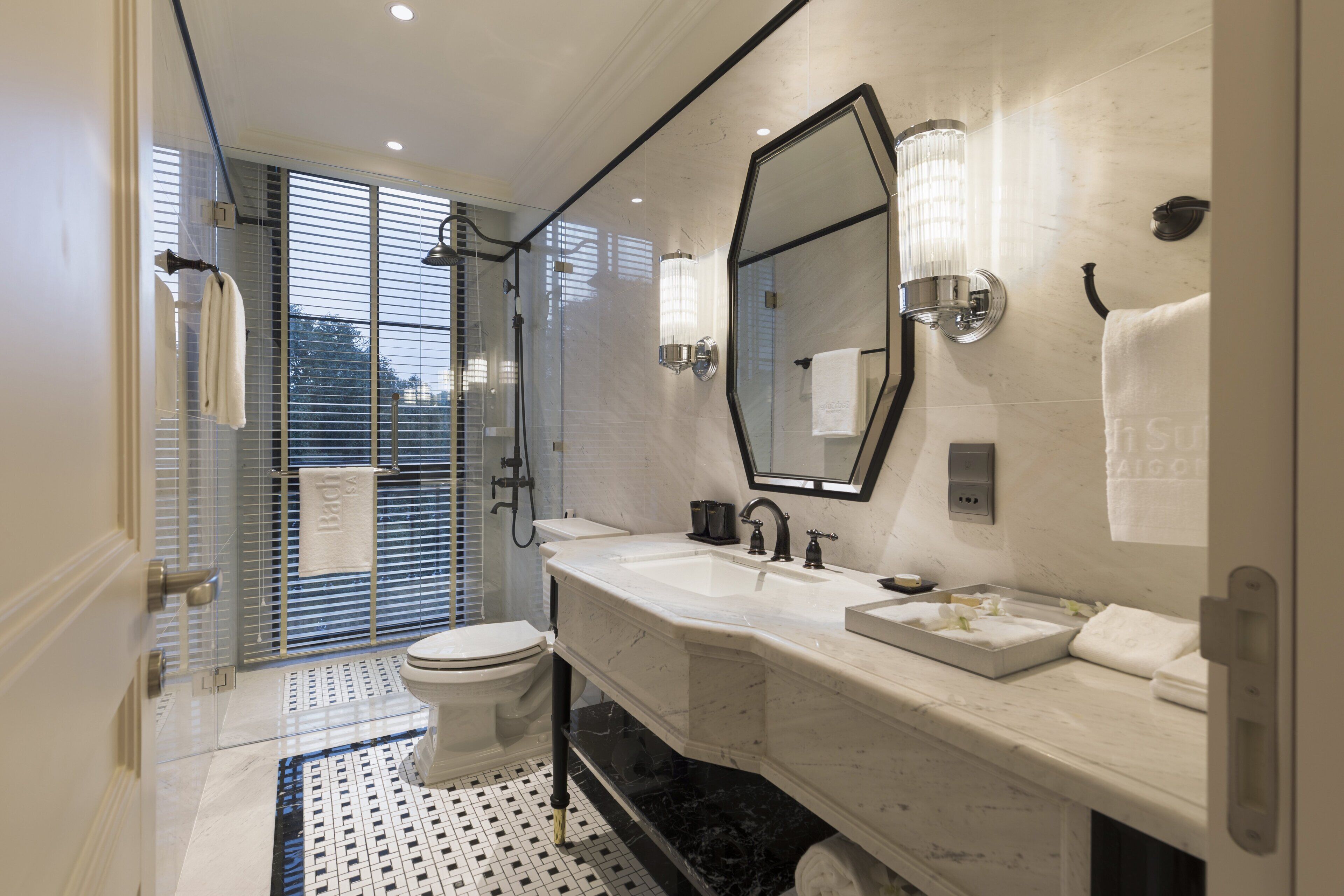 superior twin room, 2 single beds | property amenity