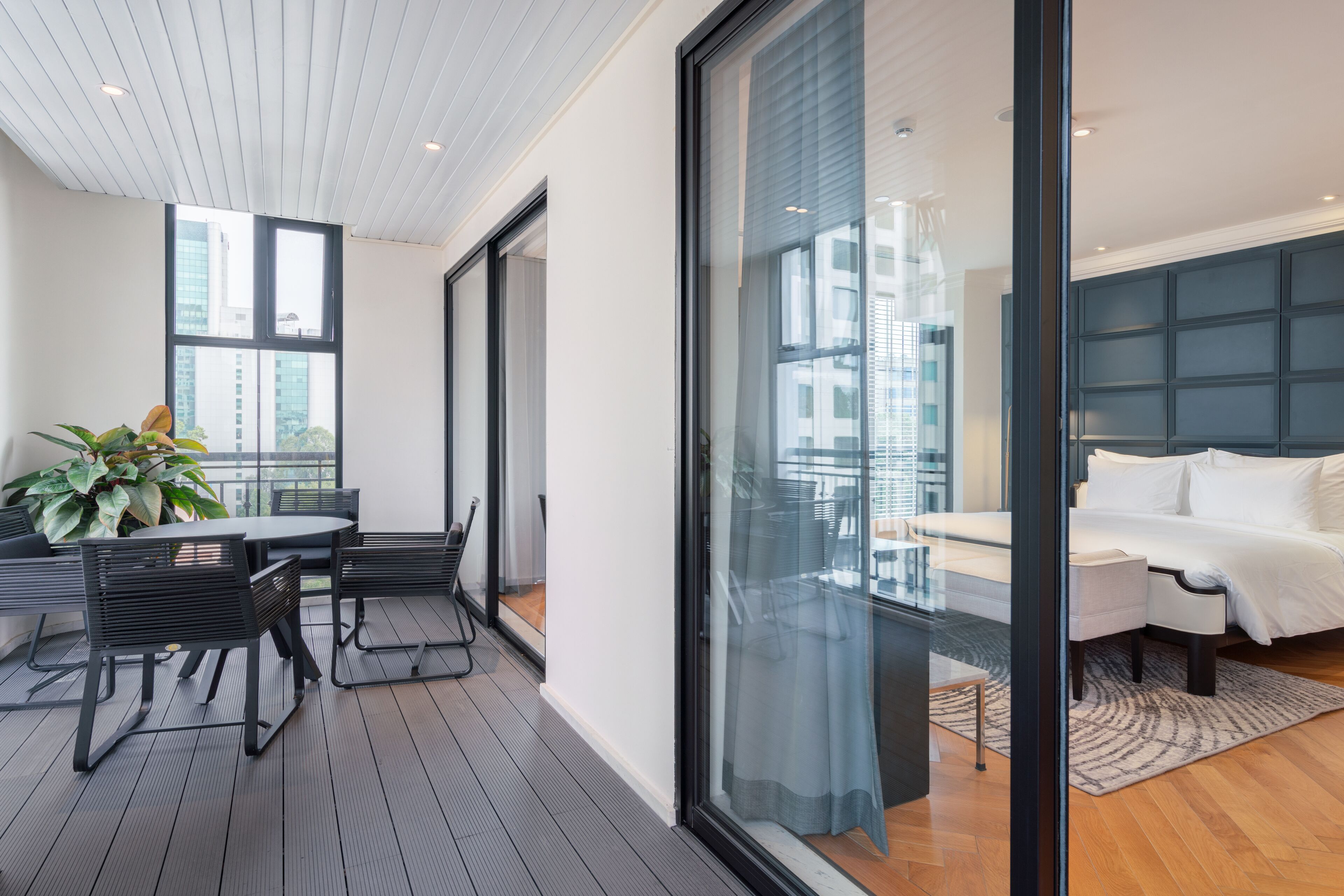 executive suite | terrace/patio