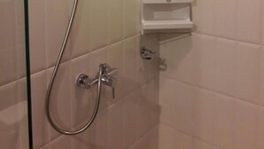 1 Bedroom Condo | Dusj på badet