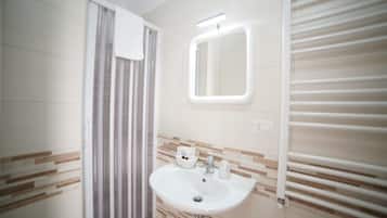Deluxe Double Room | Bathroom