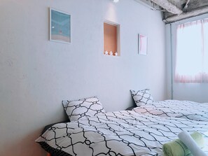Economy Triple Room (2 Large Single Beds) - Osaka guesthouse RELASTAY (Osaka)