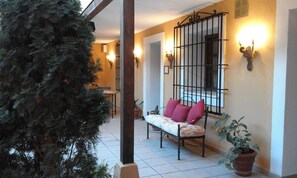 Terrace/patio - Hostal Rural Cumbres de Castilla (Mandayona)