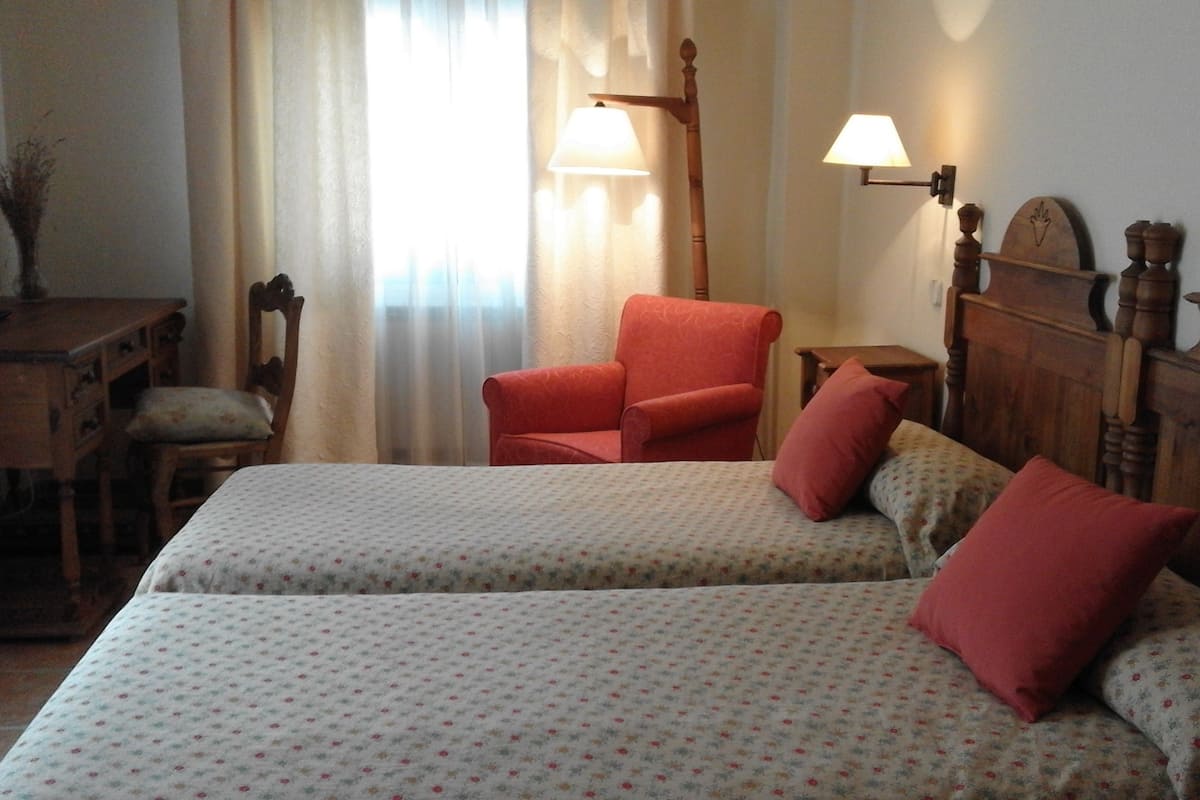 Habitación con 2 camas individuales (104) | Escritorio, insonorización, cunas gratuitas y camas extra