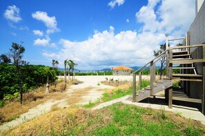 Beach nearby - Kaiho Fusaki main building (Ishigaki)