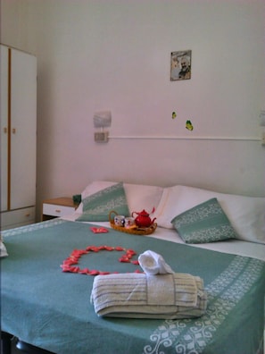 Desk, cribs/infant beds, free WiFi, bed sheets - Hotel Maria Gabriella (Rimini)