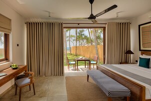 Deluxe Room | 1 bedroom, in-room safe, desk, free WiFi