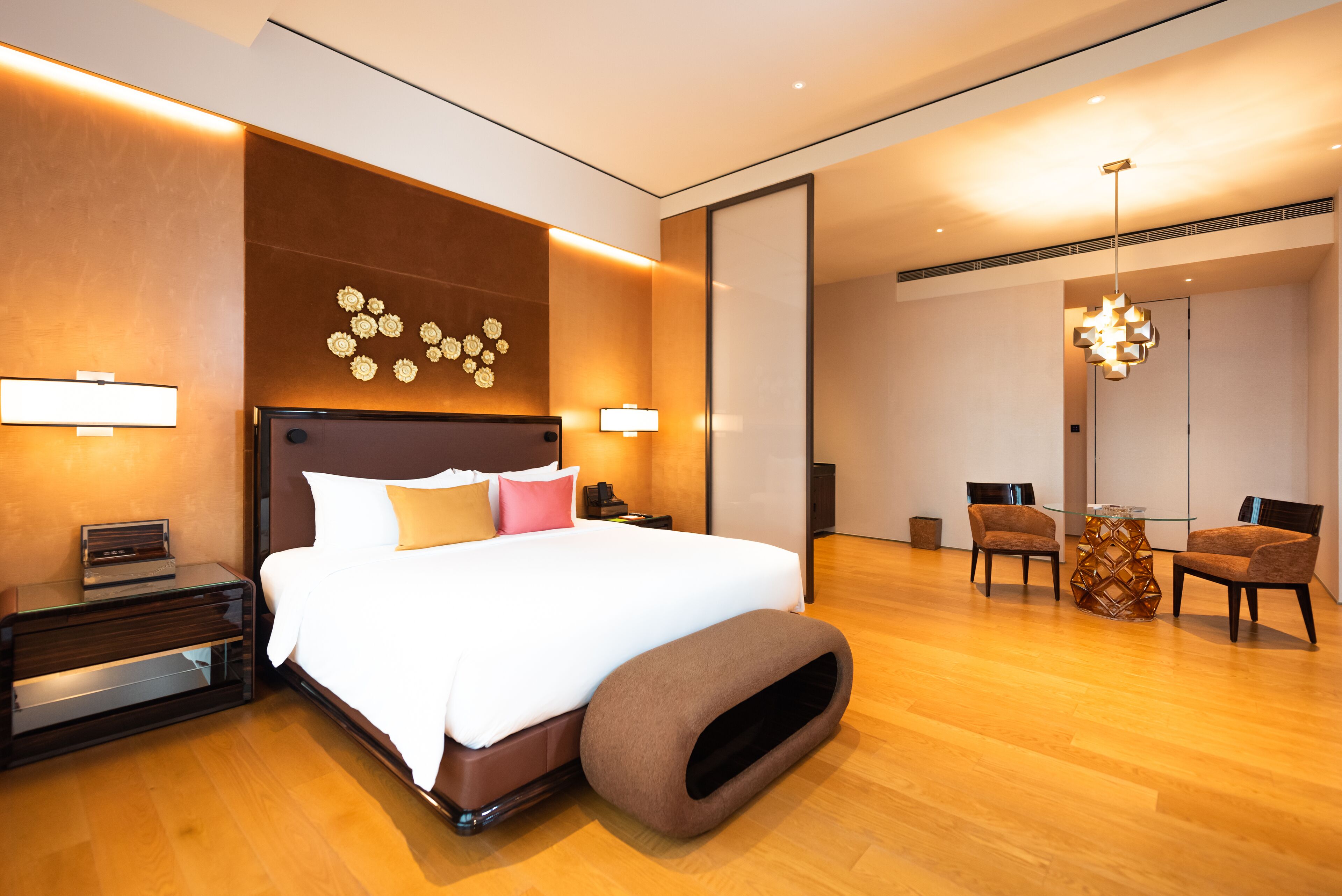 executive room, 1 king bed | free minibar items, in-room safe, desk, blackout curtains