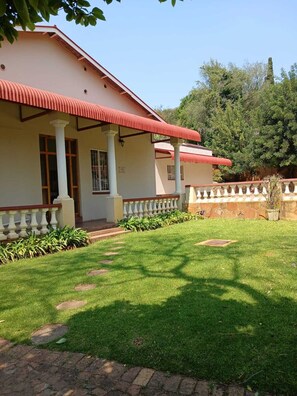 Front of property - Dee's BnB (Pretoria)