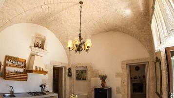 Apartment, 2 Schlafzimmer (Trullo Sovrano) | Eigene Küche | Kühlschrank, Mikrowelle, Herdplatte, Espressomaschine