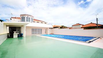 Seasonal outdoor pool