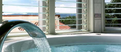 Bain à remous intérieur